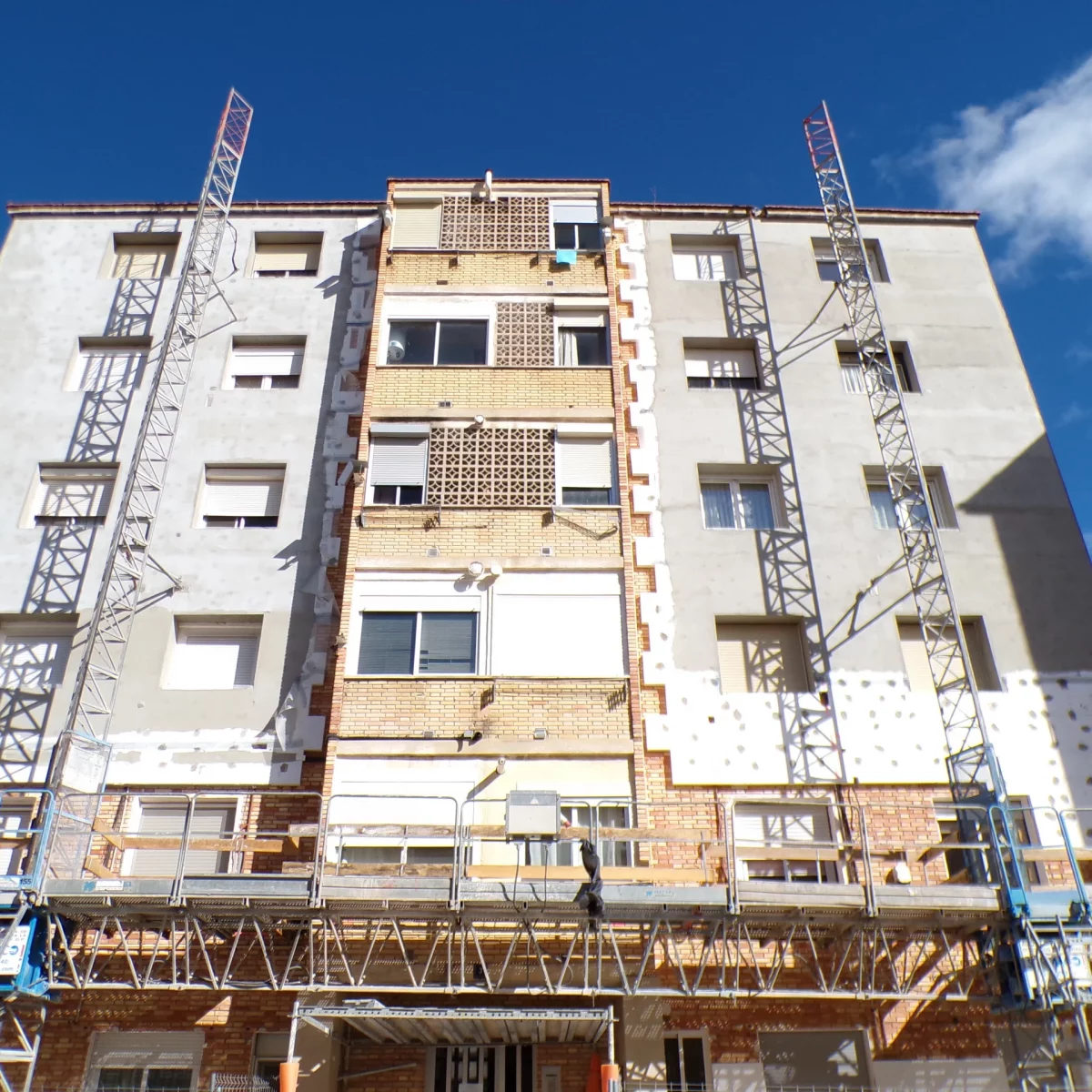 Instalación de plataformas motorizadas de cremallera en Alcoy