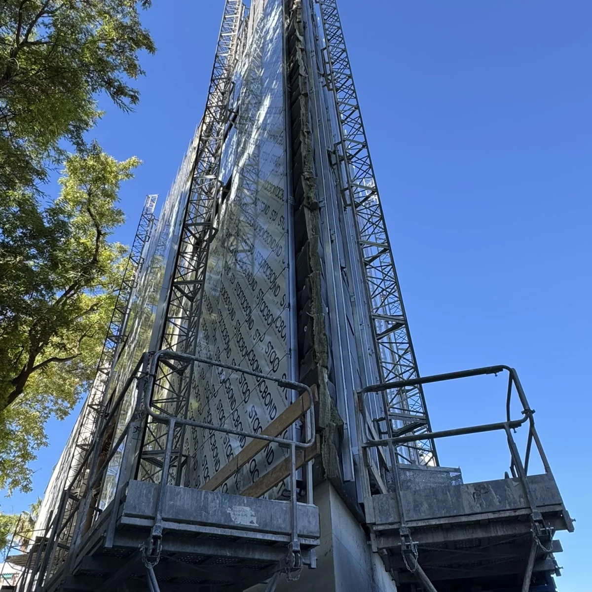 Instalación de bimástiles