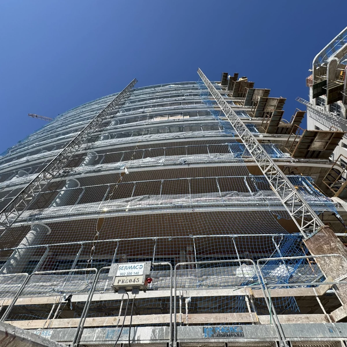 Detalle de bimástil cremallera