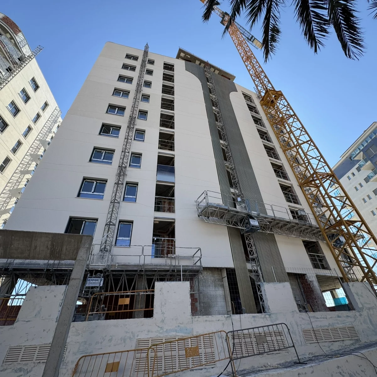 Accesos en altura en edificio La Manga