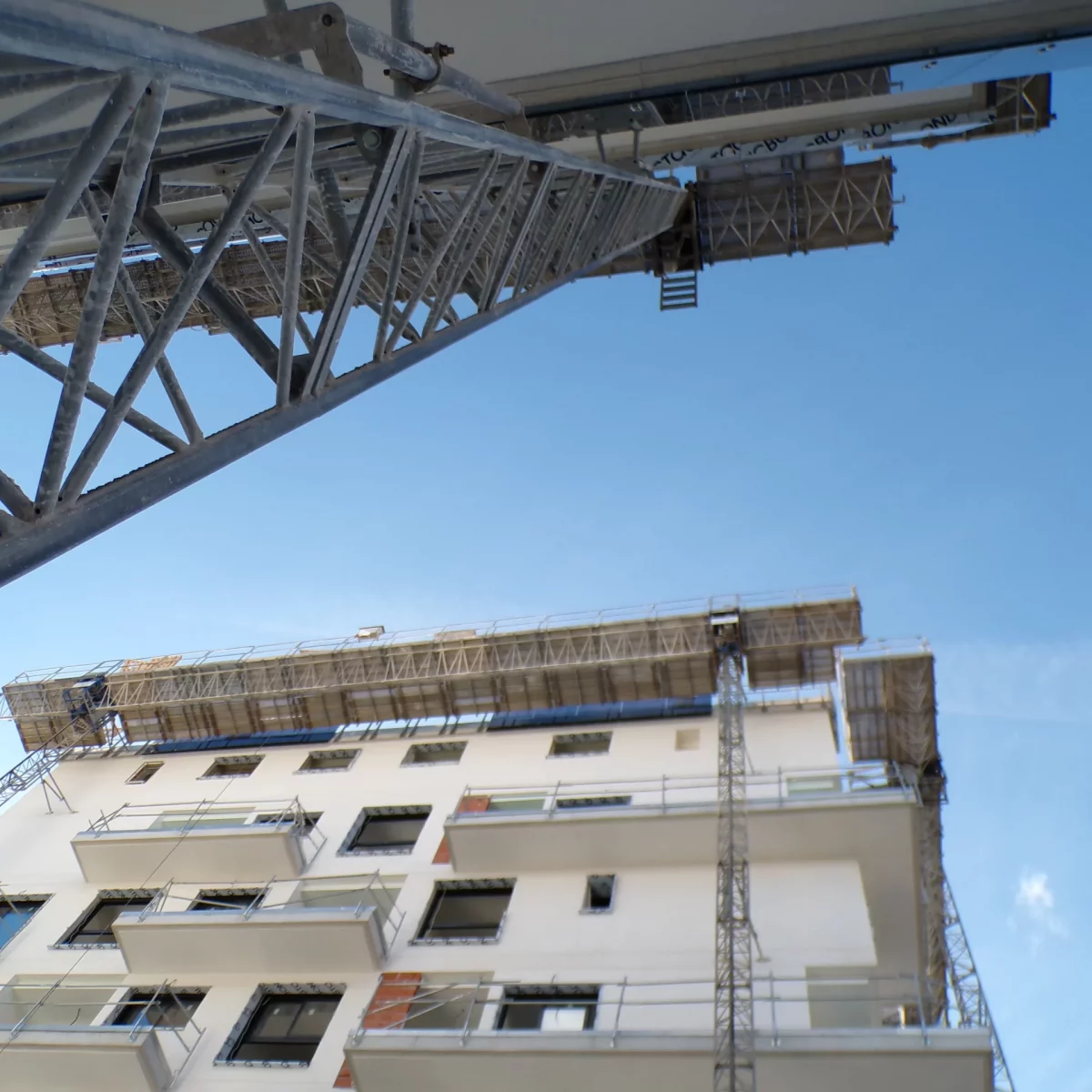 Plataformas motorizadas de cremallera con balcones modulares