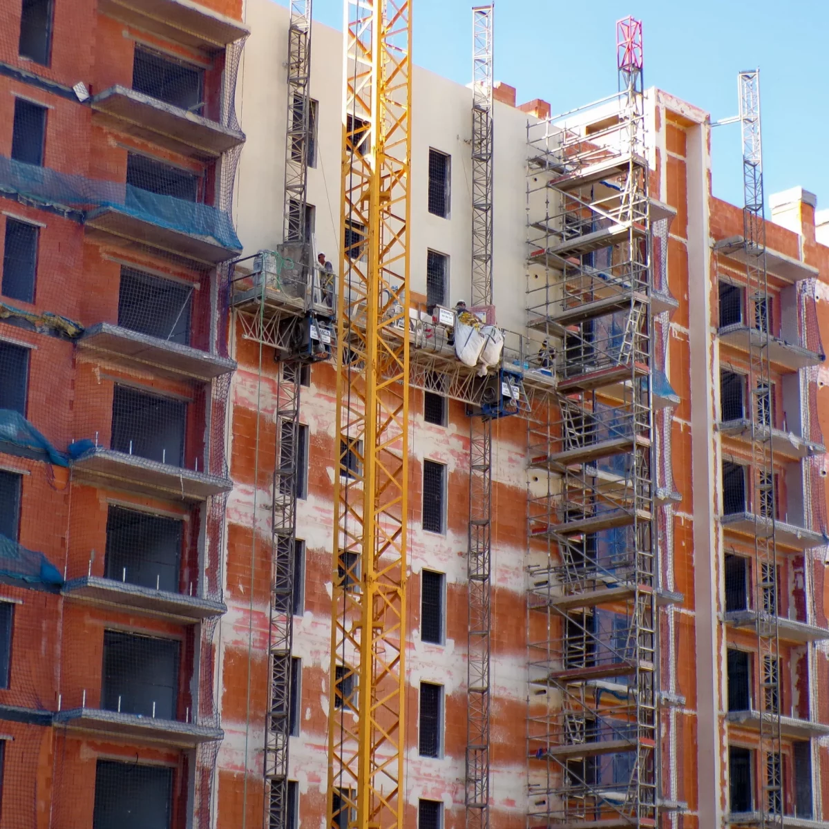 Plataformas motorizadas de cremallera. Obra en Alicante