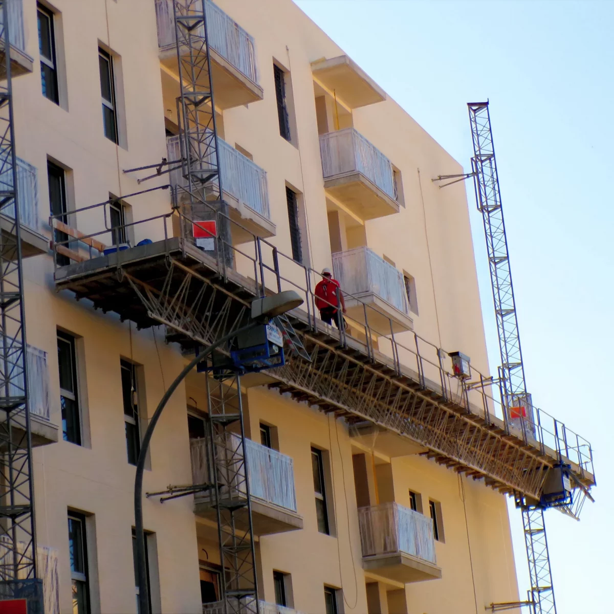 Plataformas motorizadas de cremallera. Obra en Alicante