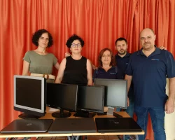 Donación de equipos informáticos que ya no se usaban al colegio Nuestra Señora de las Lágrimas, en el Cabezo de Torres.